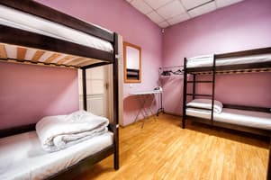 Хостел Pallet Hostel. Место в общем 6-местном номере  1