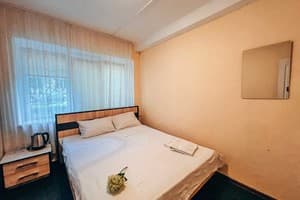 Возле метро Вокзальная на ул. Богдановская 17