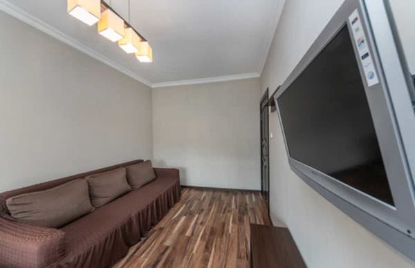 на ул. Коновальца 7/9 5